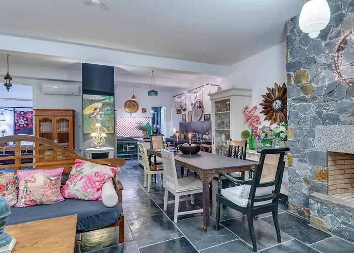 Alma Libre Syros Ermoupoli